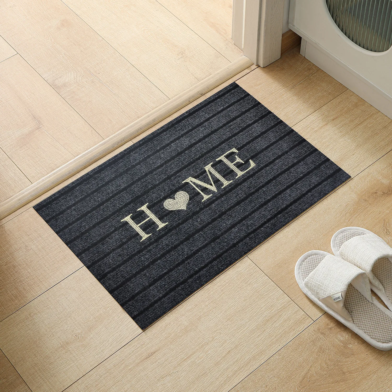 HOME Heart Entrance Doormat, Non-Slip Ribbed Entryway Mat (Black)
